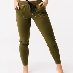 Zyia Unwind jogger in olive